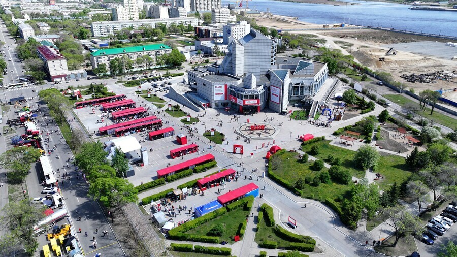 В Благовещенске начали установку павильонов для АмурЭкспо