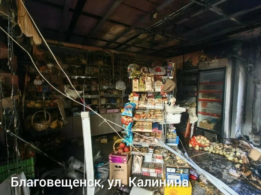 В Благовещенске горел торговый павильон а в Бардагоне  50 гектаров растительности