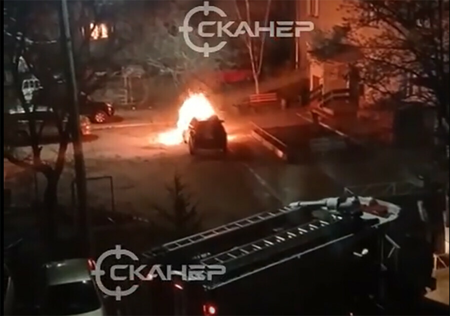 В автомобиле в Благовещенске вспыхнул мотор видео