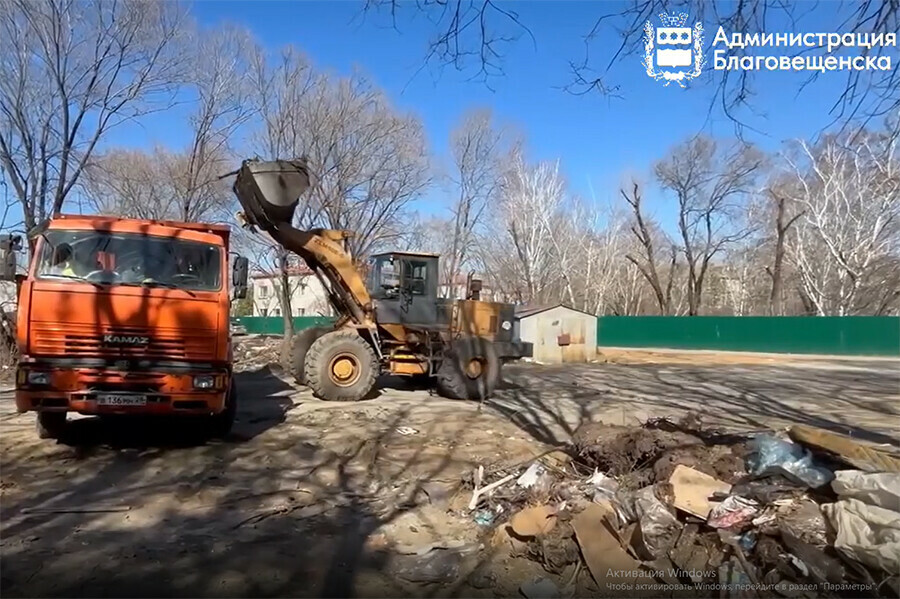 Около 100 тонн мусора после субботников вывезли сотрудники ГСТК из Благовещенска 