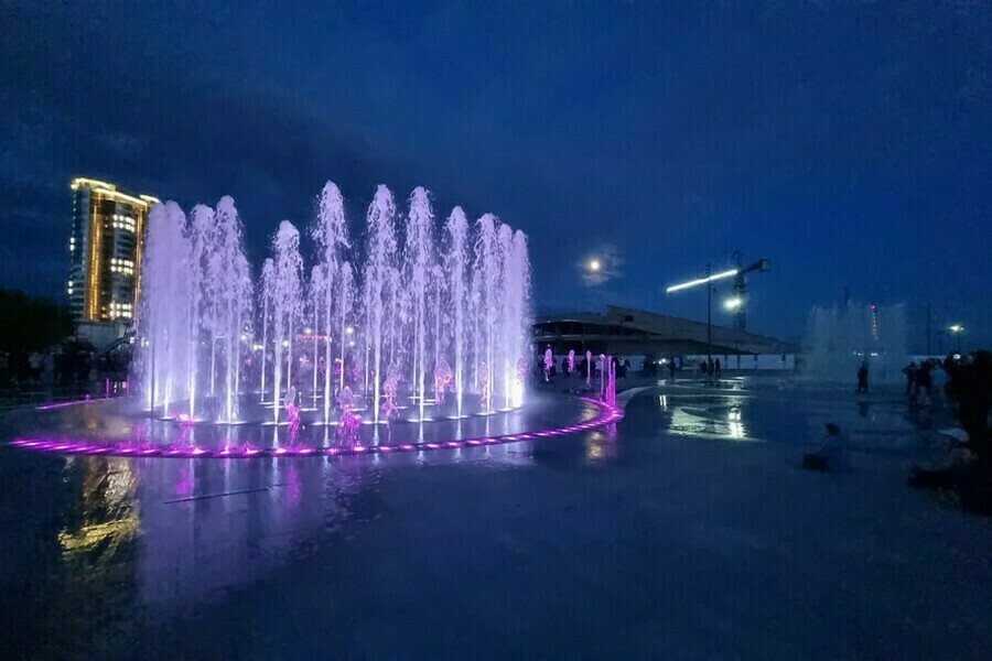 Окна закрыты но Серова я очень хорошо слышала благовещенцы снова негодуют на работу фонтана на площади 