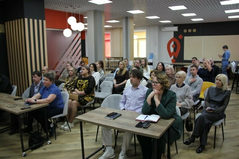 ИИ идет в госорганы специалисты правительства Приамурья познакомились с Нейрошлюзом