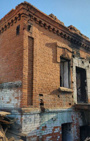 На улице Амурской в Благовещенске продолжают реставрировать старинный особняк фото