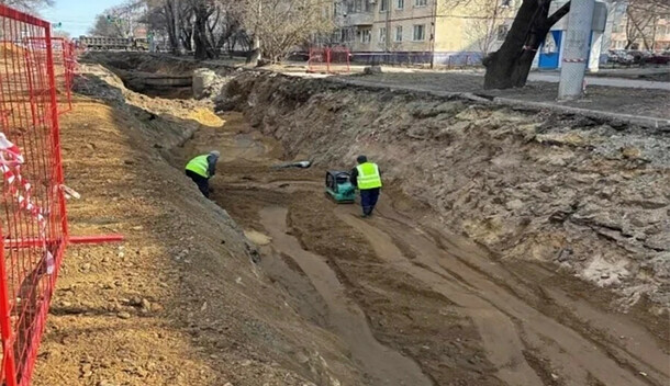 В Благовещенске продолжают ремонтировать инженерные сети на улице Загородной