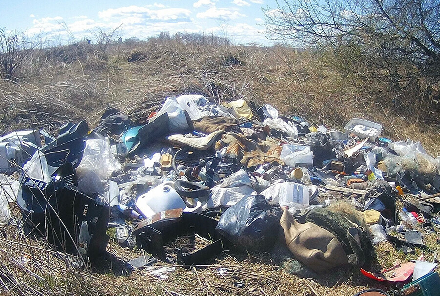 В Амурской области обнаружена свалка уничтожившая плодородную почву