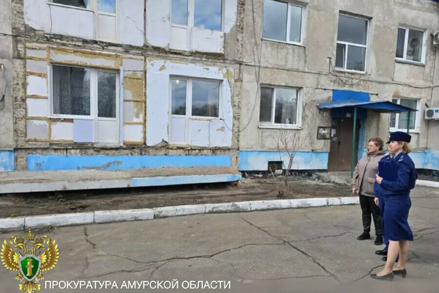 В Бурее началась проверка в связи с обрушением балконов в многоквартирном доме