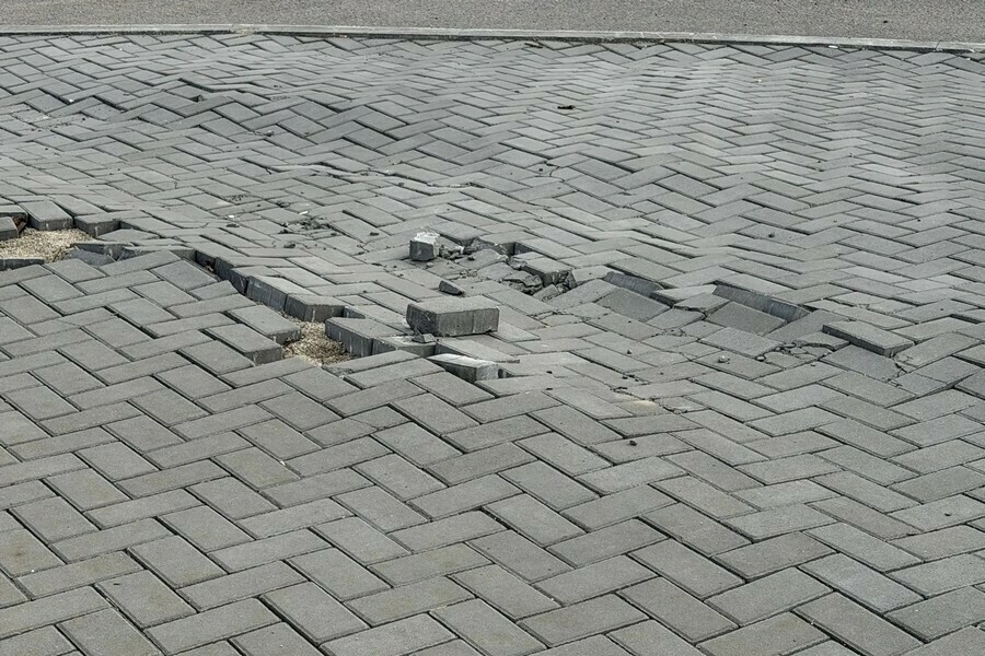 Подрядчика обязали переделать просевшую дорогу на Горького в Благовещенске фото 