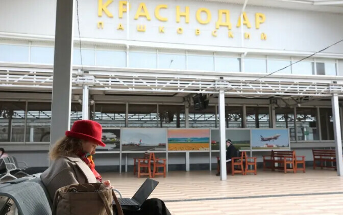Российских туристов вывозят из южных регионов