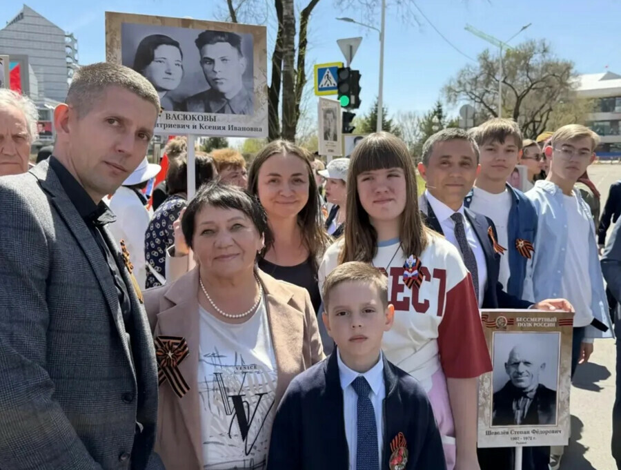 Больше 20 тысяч благовещенцев прошли в Бессмертном полку