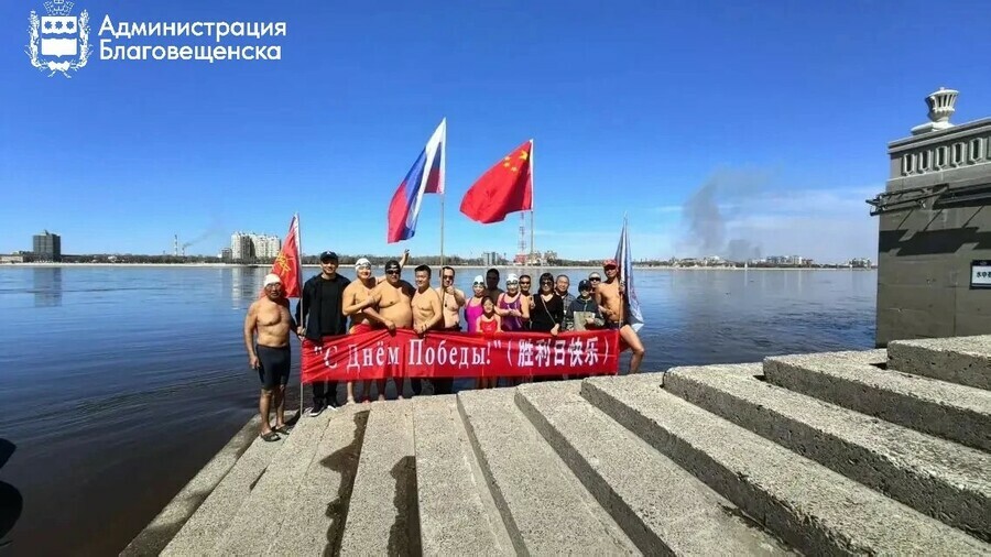 В Благовещенске прошел первый заплыв Два берега  одна победа видео