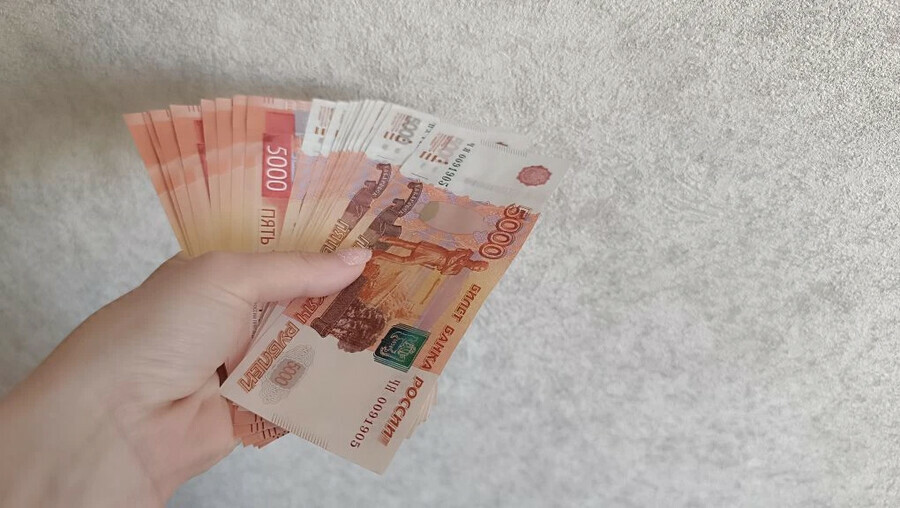 Россиянам рассказали почему нельзя хранить наличные деньги дома