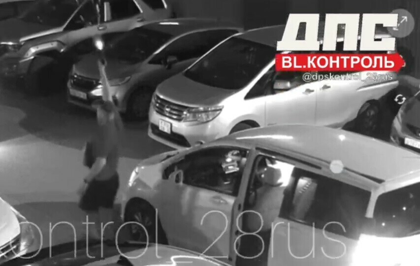 Неизвестный внезапно устроил стрельбу ночью во дворе Благовещенска видео