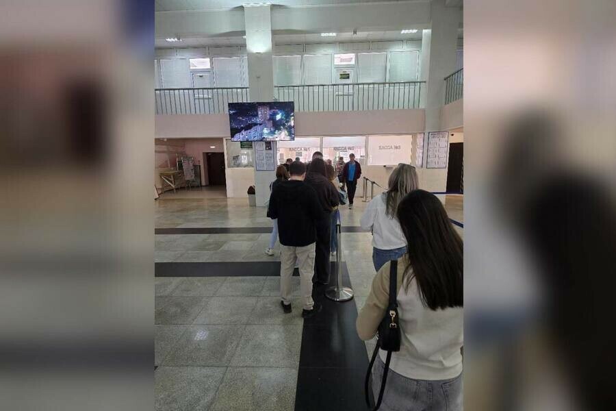 Очередь не двигается туристы снова говорят о невозможности уехать из Благовещенска в Хэйхэ на теплоходе 