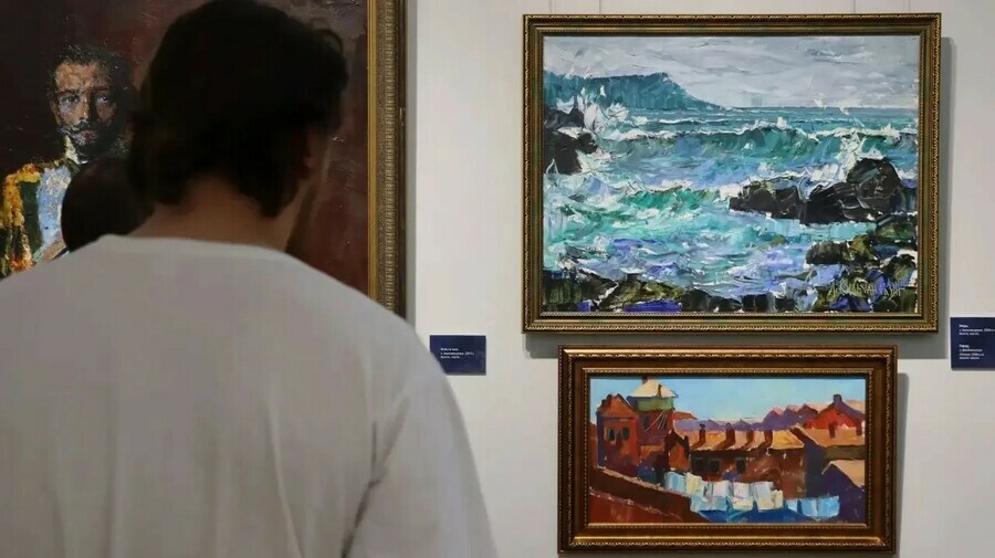 В Амурском краеведческом музее открылась выставка работ Леонида Кильчанского погибшего на СВО