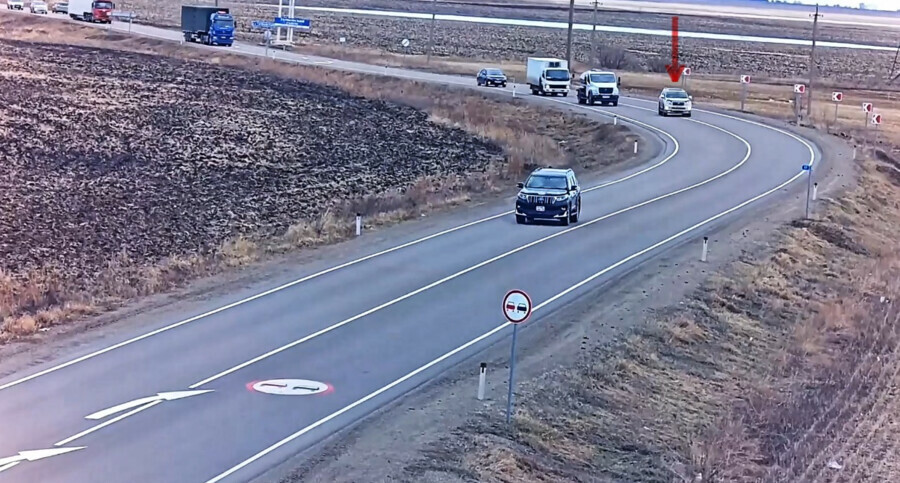 Наглых гонщиков на трассе Благовещенск  Гомелевка снял с воздуха квадрокоптер Дорожного патруля
