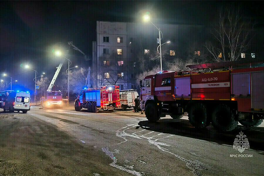 Озвучена причина пожара в доме на Нагорной где с высоты при эвакуации сорвалась благовещенка 