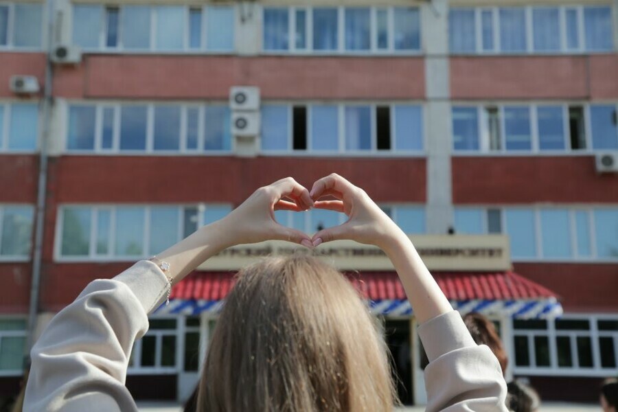 Госуслуги целевые квоты и звонки которые нельзя игнорировать приёмная кампания 2026 в АмГУ