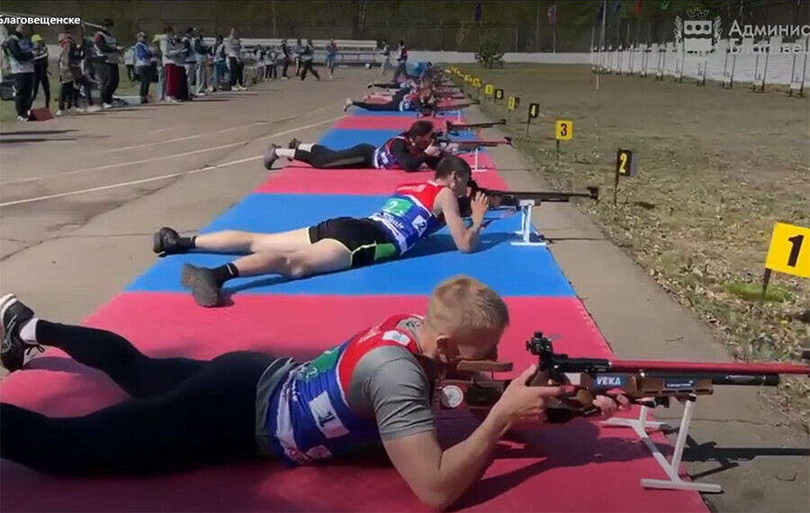 Стреляли в Амурской области прошли соревнования по летнему биатлону фото видео