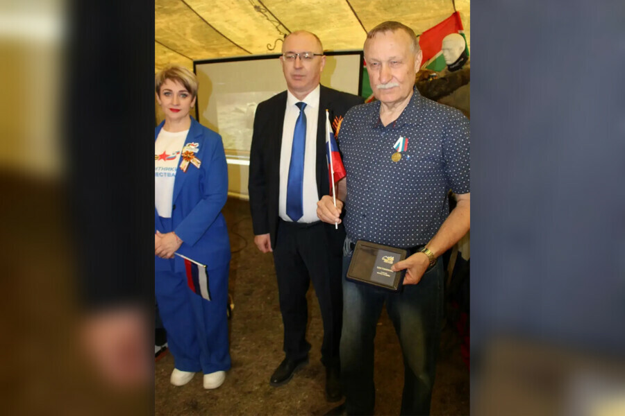 В Зее отец погибшего на СВО бойца награжден медалью Отец солдата