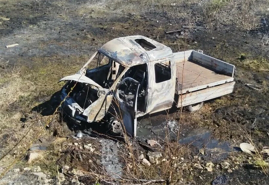 В Амурской области грузовик упал в кювет и загорелся фото