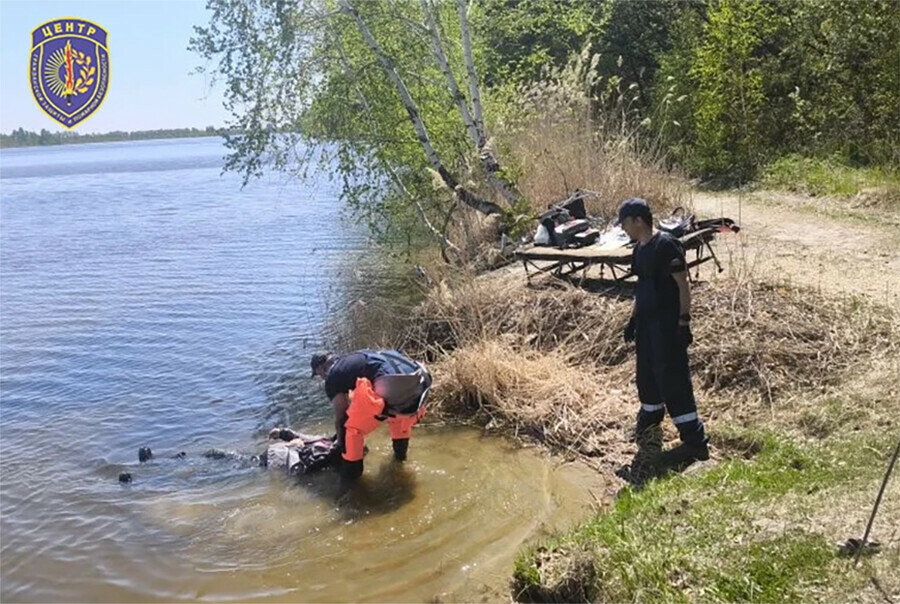 Недалеко от Благовещенска в водоеме у берега нашли тело мужчины