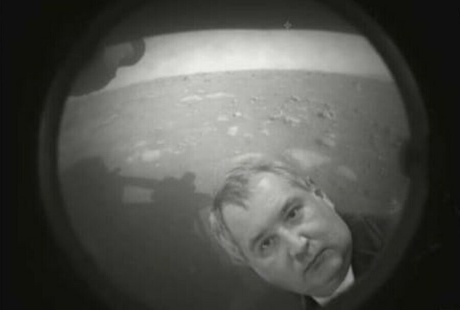 Американский марсоход опубликовал первые фото с красной планеты Рогозин ответил мемом