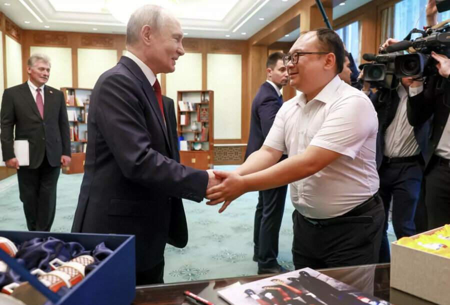 Путин подарил китайскому инженеру очень дорогой подарок
