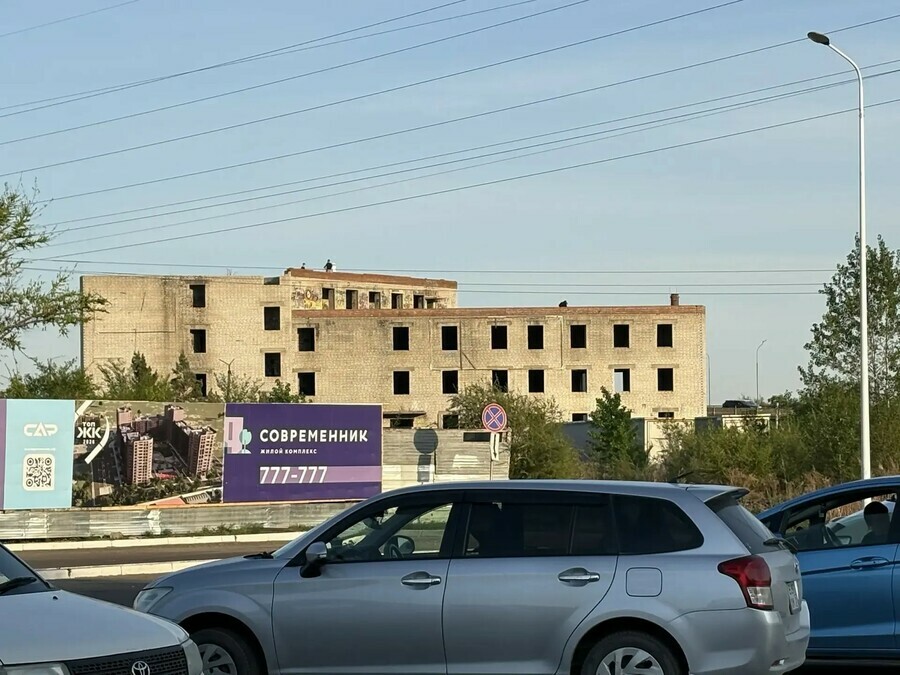 Одна из старейших заброшек Благовещенска вновь привлекла внимание детей фото