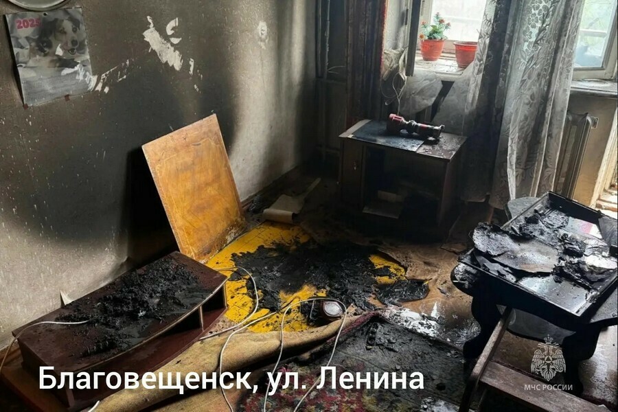 Серьезный пожар произошел в благовещенской пятиэтажке пострадал пенсионер фото