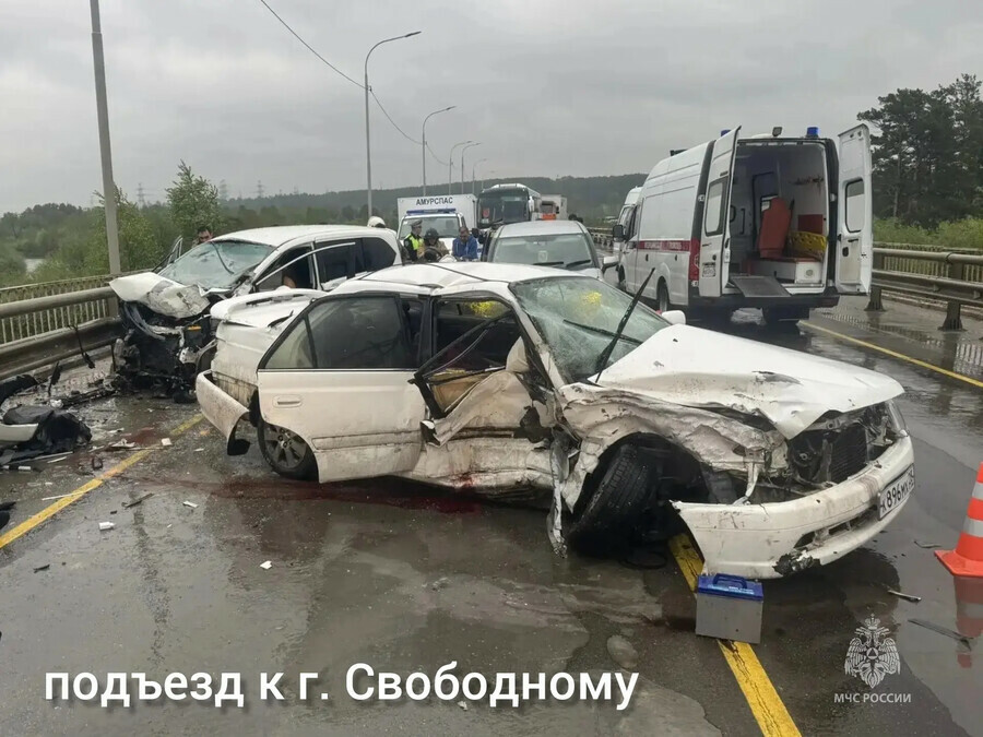 В лобовом столкновении недалеко от Свободного погиб водитель
