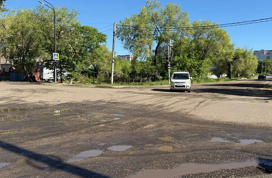 В Благовещенске на перекрестке Октябрьской и Островского полностью перекроют движение