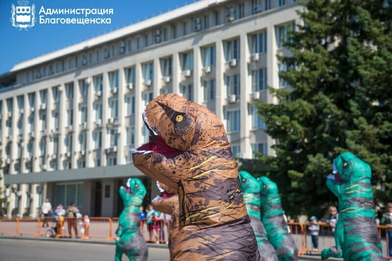 По улице Ленина в Благовещенске прокатятся монеты прошествуют динозавры и проедет конфета