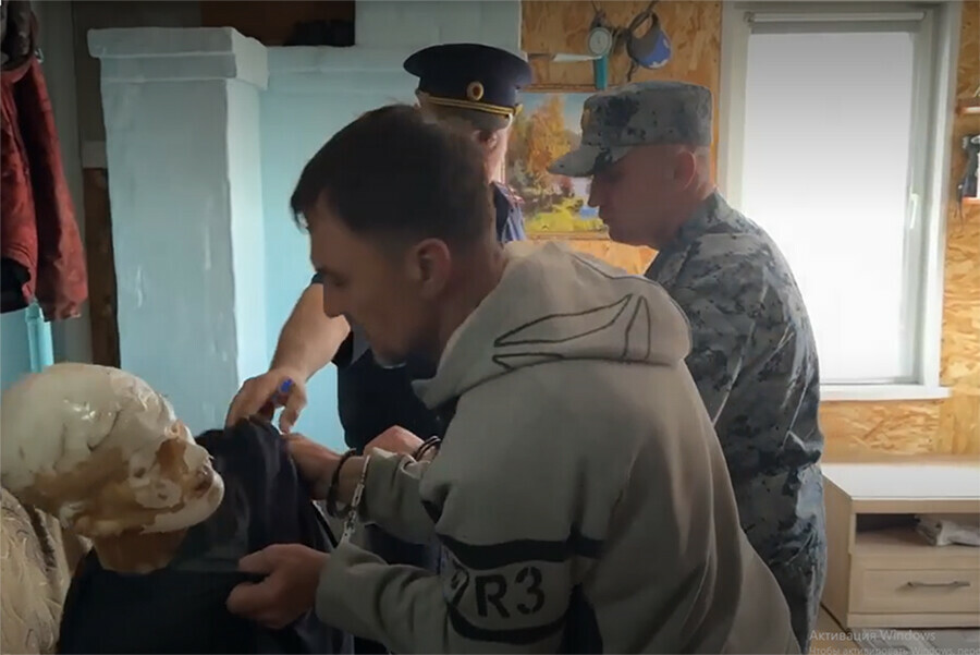 На улице в амурском селе скончался жестоко избитый мужчина видео 