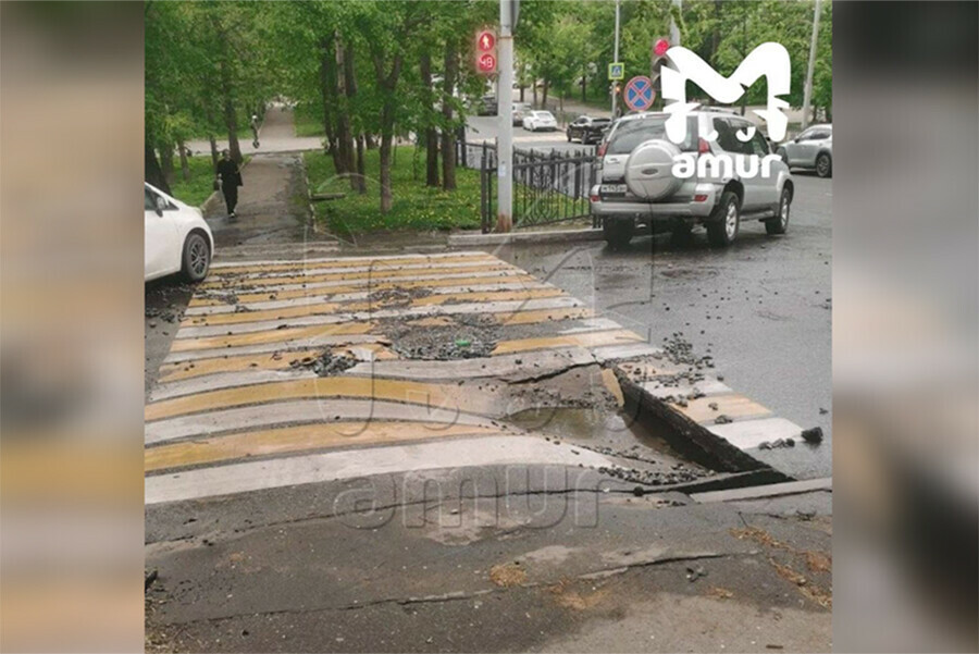 Дорога встала на дыбы в центре дальневосточного города