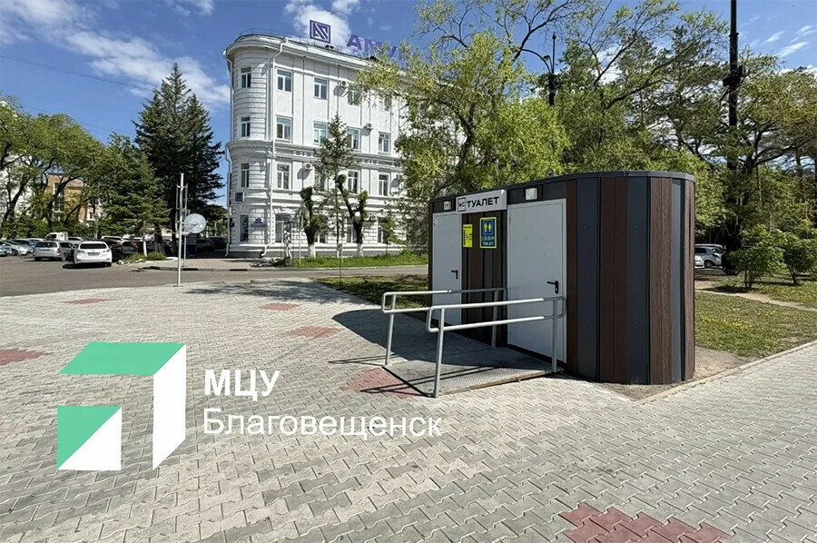 Один туалет на набережной Амура в Благовещенске изменил график работы