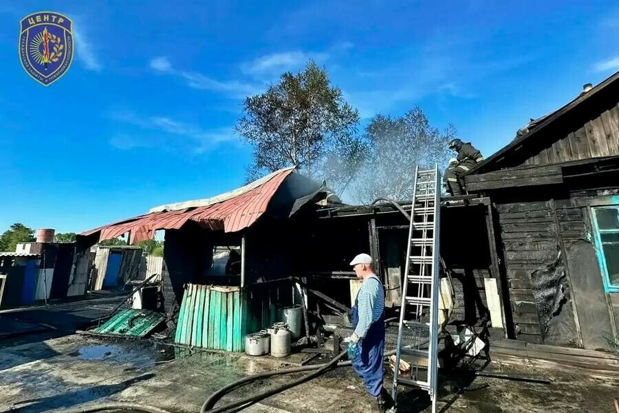 Дом от пожара спасли в амурском селе 