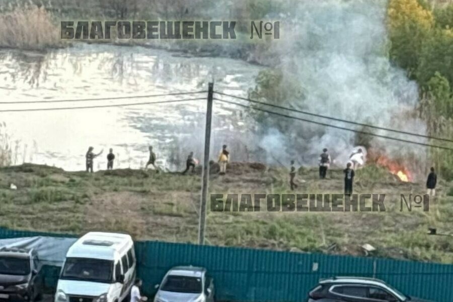 Тусовки с огоньком в соцсетях обсуждают забавы детей в микрорайоне Благовещенска видео