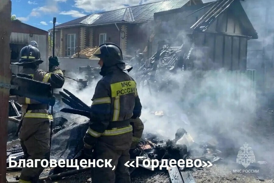 Трагедия на Школьной амурчанин погиб при пожаре в жилом доме фото 