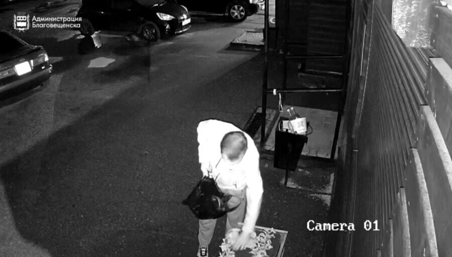 Благовещенец украл цветы с клумбы Что будет дальше видео