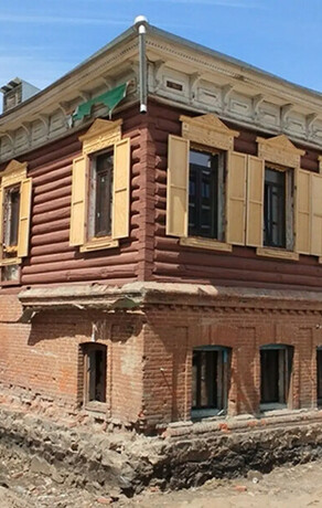 В Благовещенске собственник ремонтирует здание вековой давности