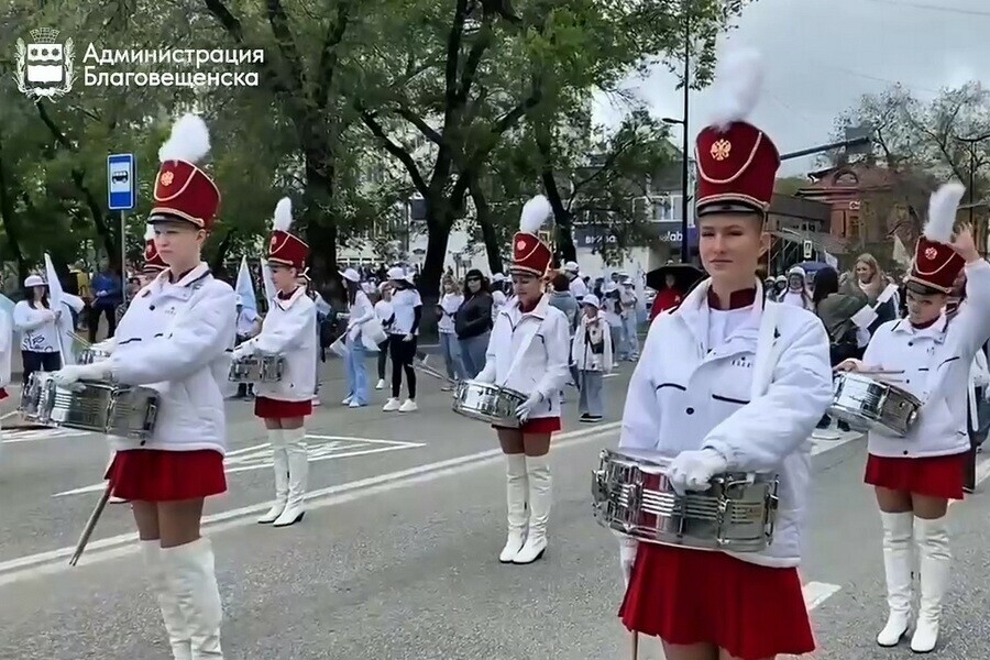 Тысячи человек приняли участие в шествии в Благовещенске видео 