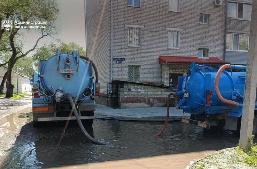 Около 2 тысяч кубометров воды откачали на улицах  Благовещенска после дождей