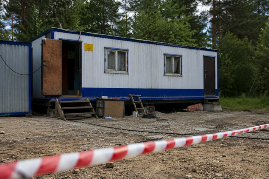 Сварщика нашли мертвым возле вагончика в Приамурье расследуют гибель работника предприятия