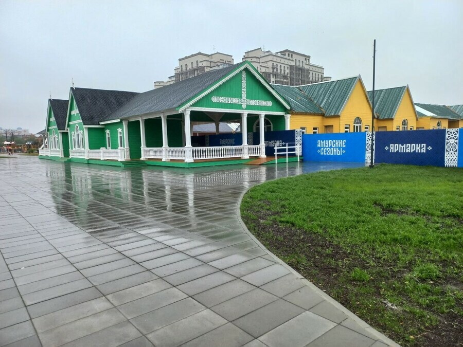 Кафе в чеховском стиле и исключительно русская кухня когда откроются все цветные павильоны ярмарки на набережной Благовещенска