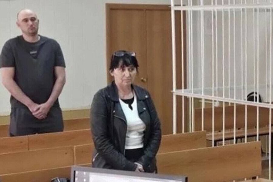 Шесть тысяч за визит в Амурской области осуждена женщина в квартире которой встречались наркоманы видео