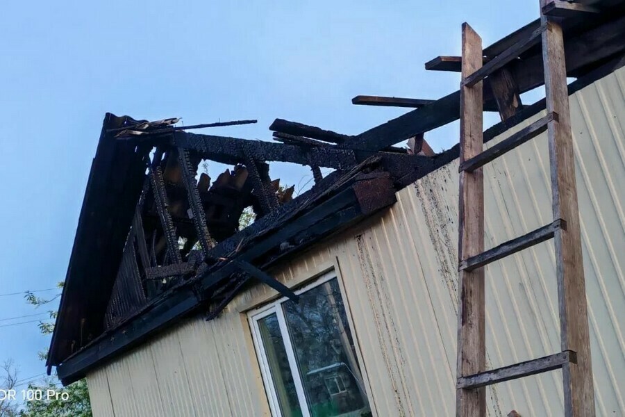 Утром пришли а там пепелище амурская семья потеряла в пожаре дом фото 