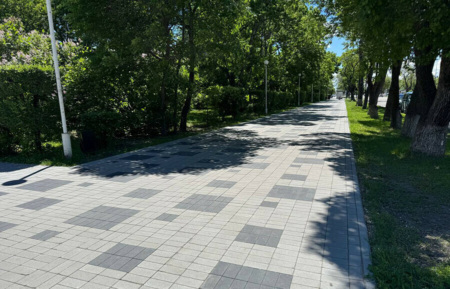 Для Благовещенска ровные тротуары  норма где в городе отремонтировали дорожки