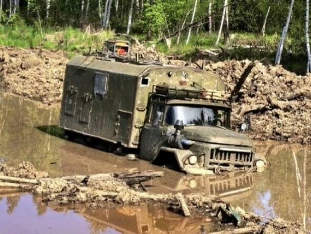 Машина с продовольствием застряла на дороге не доехав до амурского села фото