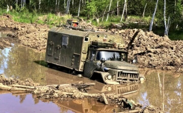 Машина с продовольствием застряла на дороге не доехав до амурского села фото