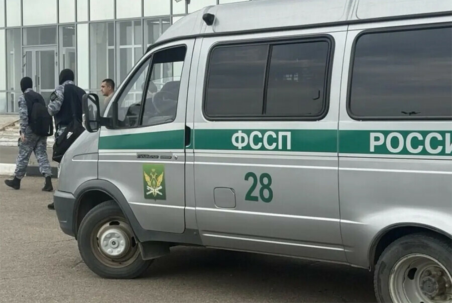 Работодателю Белогорска придется компенсировать расходы по выдворению незаконного мигранта